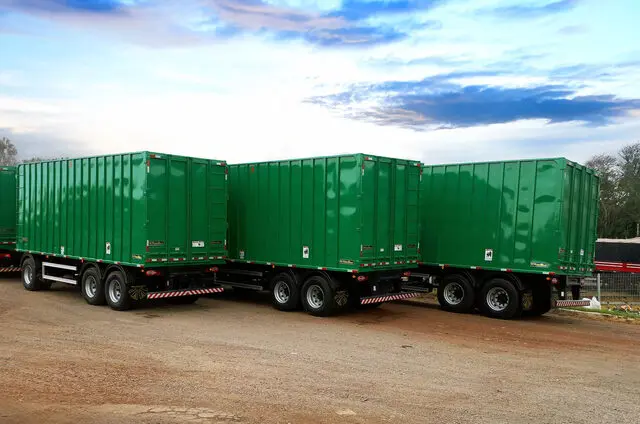 Reboque/Julieta Piso Móvel/Cavaqueira 3 Eixos - Rodovale